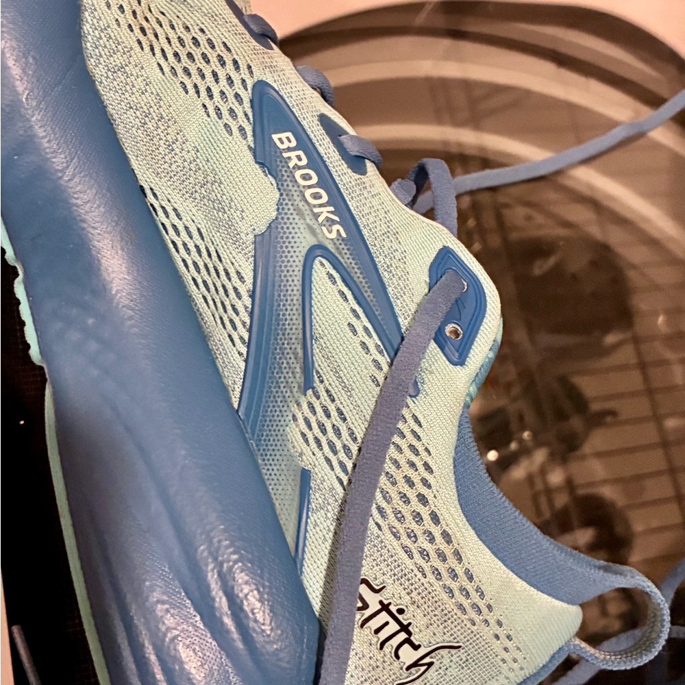Brooks Rundisney Stitch Running Shoes women’s 8.5 - Picture 5 of 6